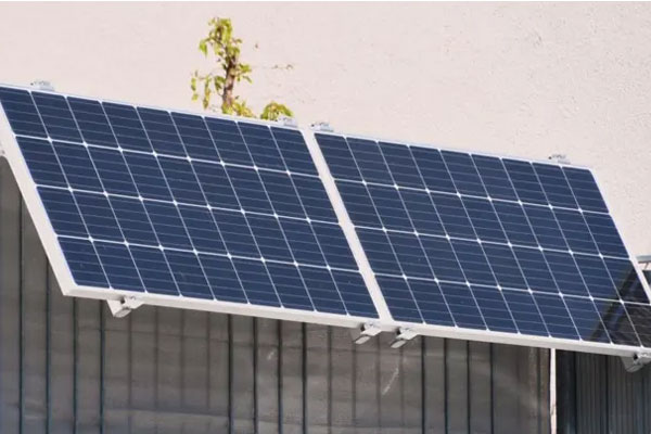 ��_�ڗU�ϰ��b�Ĺ��̫���ϵ�y(t��ng)